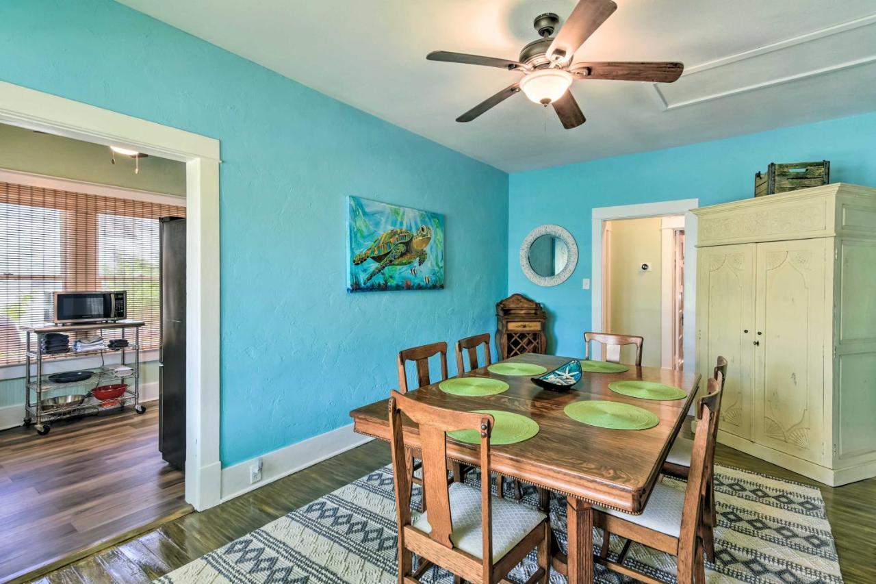 Quaint Galveston Vacation Home - Central Location! Exterior photo