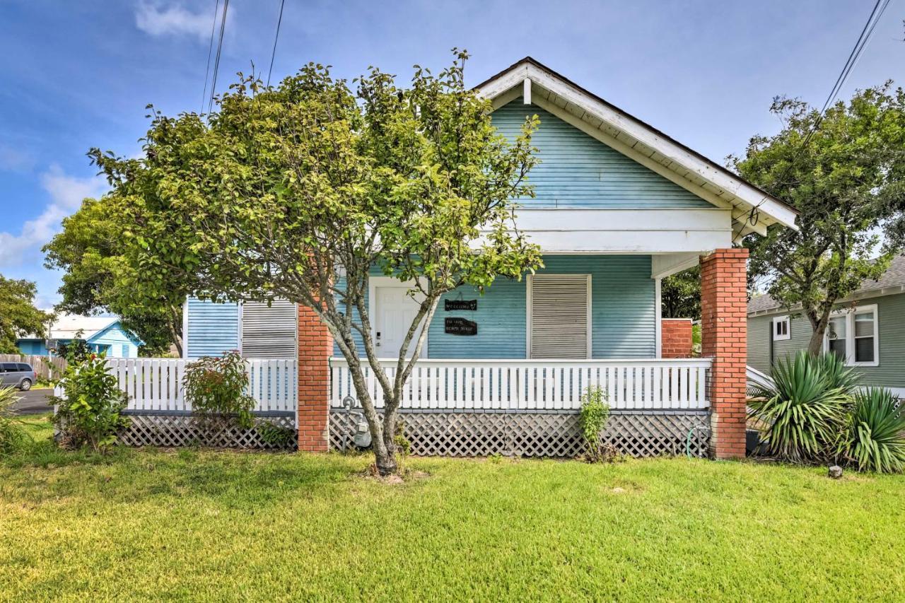 Quaint Galveston Vacation Home - Central Location! Exterior photo